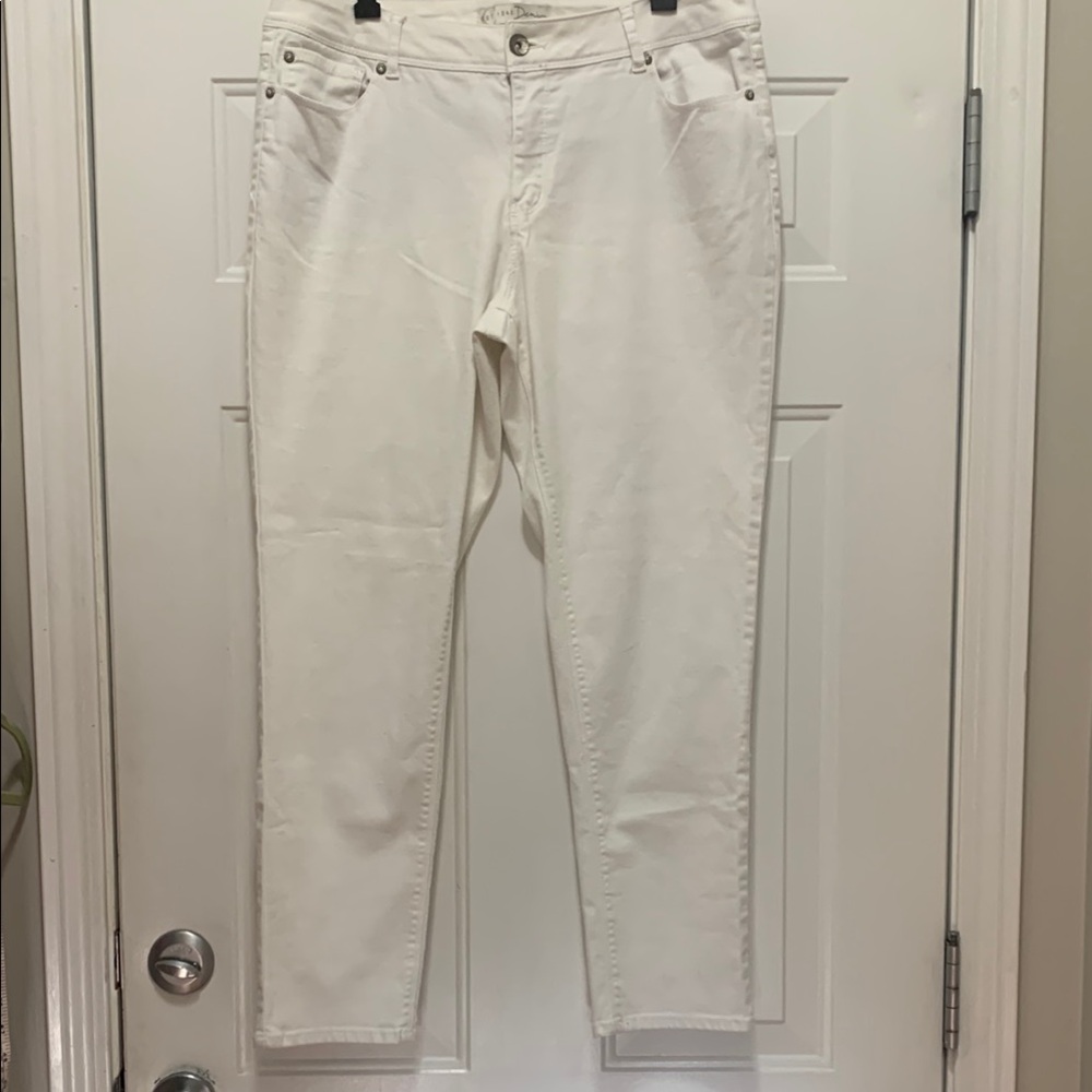3/$15 Cato size 16 petite white skinny jeans